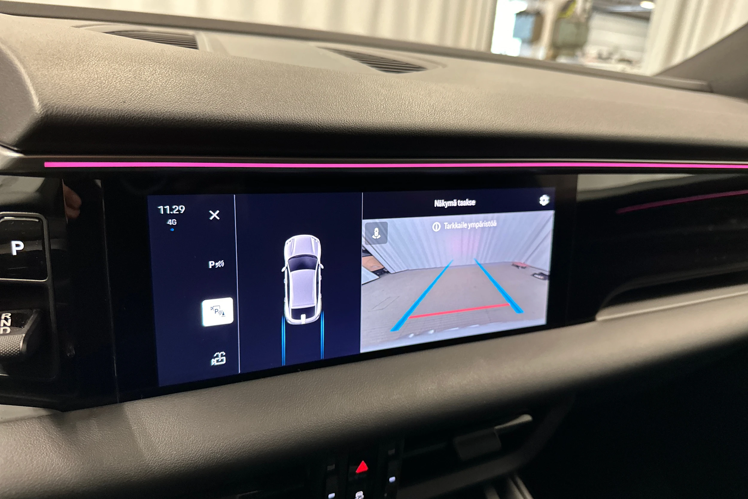 harmaa Porsche Macan 2025 kuva 20.