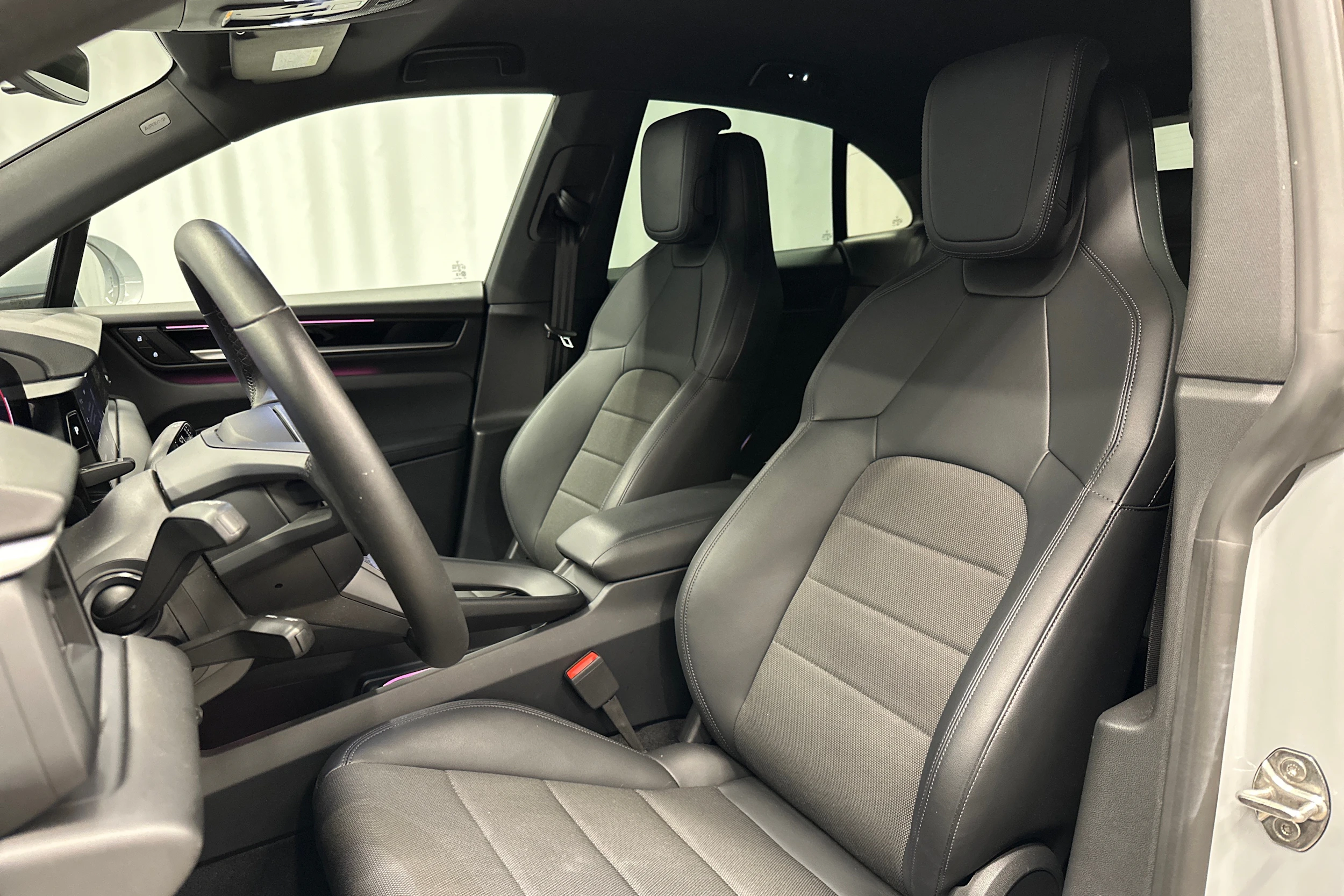 harmaa Porsche Macan 2025 kuva 22.