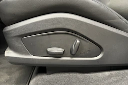 harmaa Porsche Macan 2025 kuva 23.