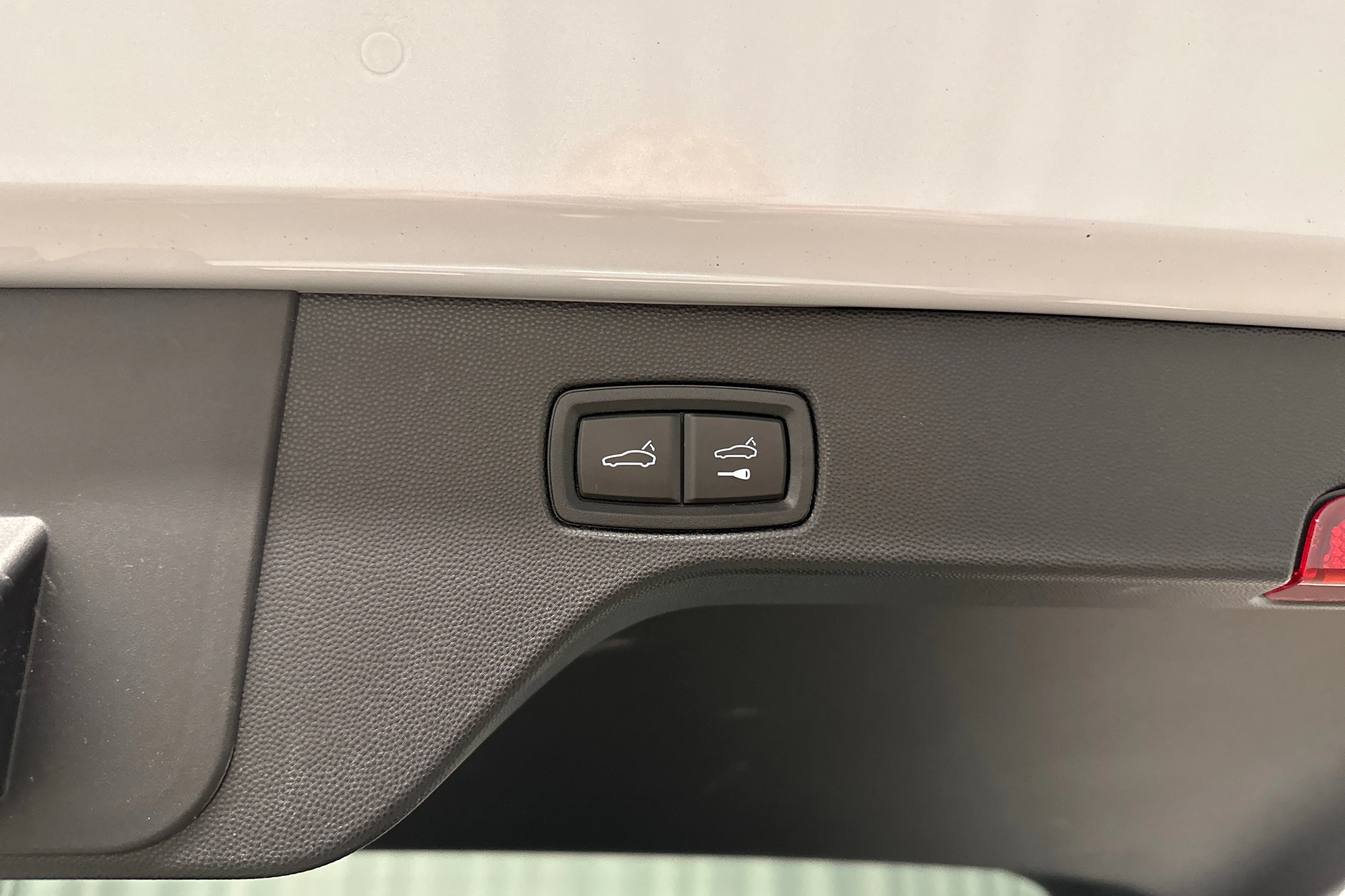 harmaa Porsche Macan 2025 kuva 26.