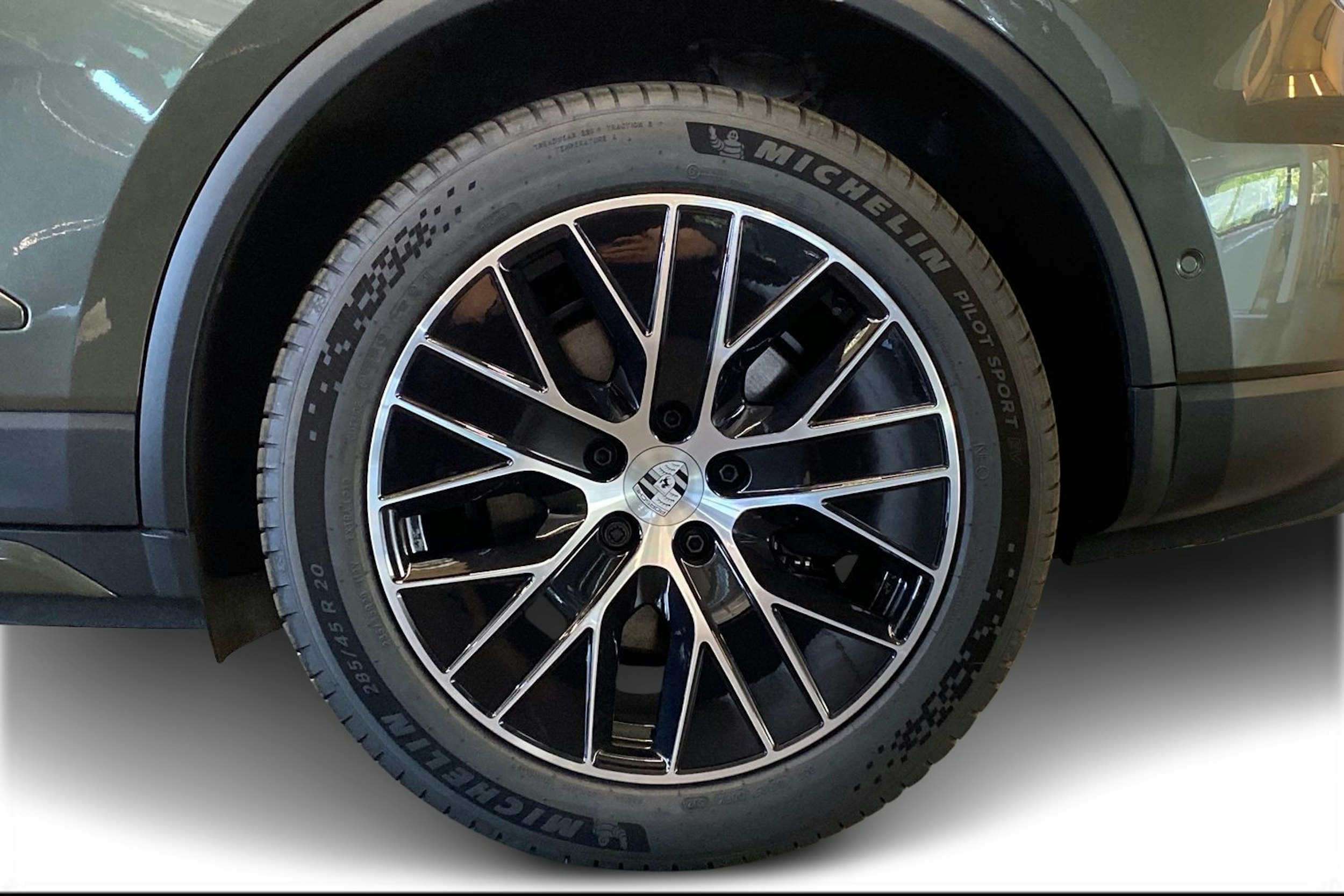 met. vihreä Porsche Macan 2025 kuva 9.