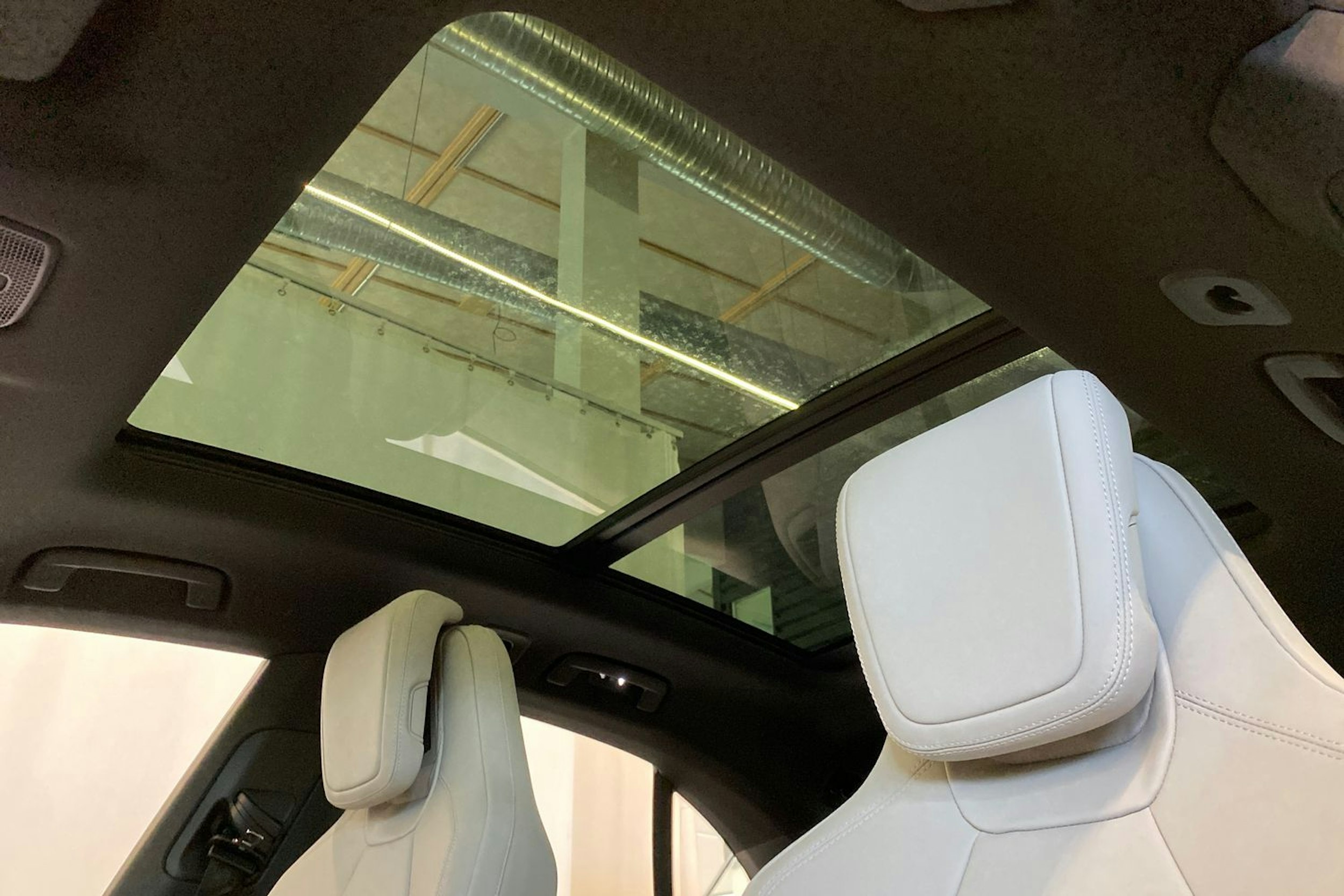 met. vihreä Porsche Macan 2025 kuva 16.