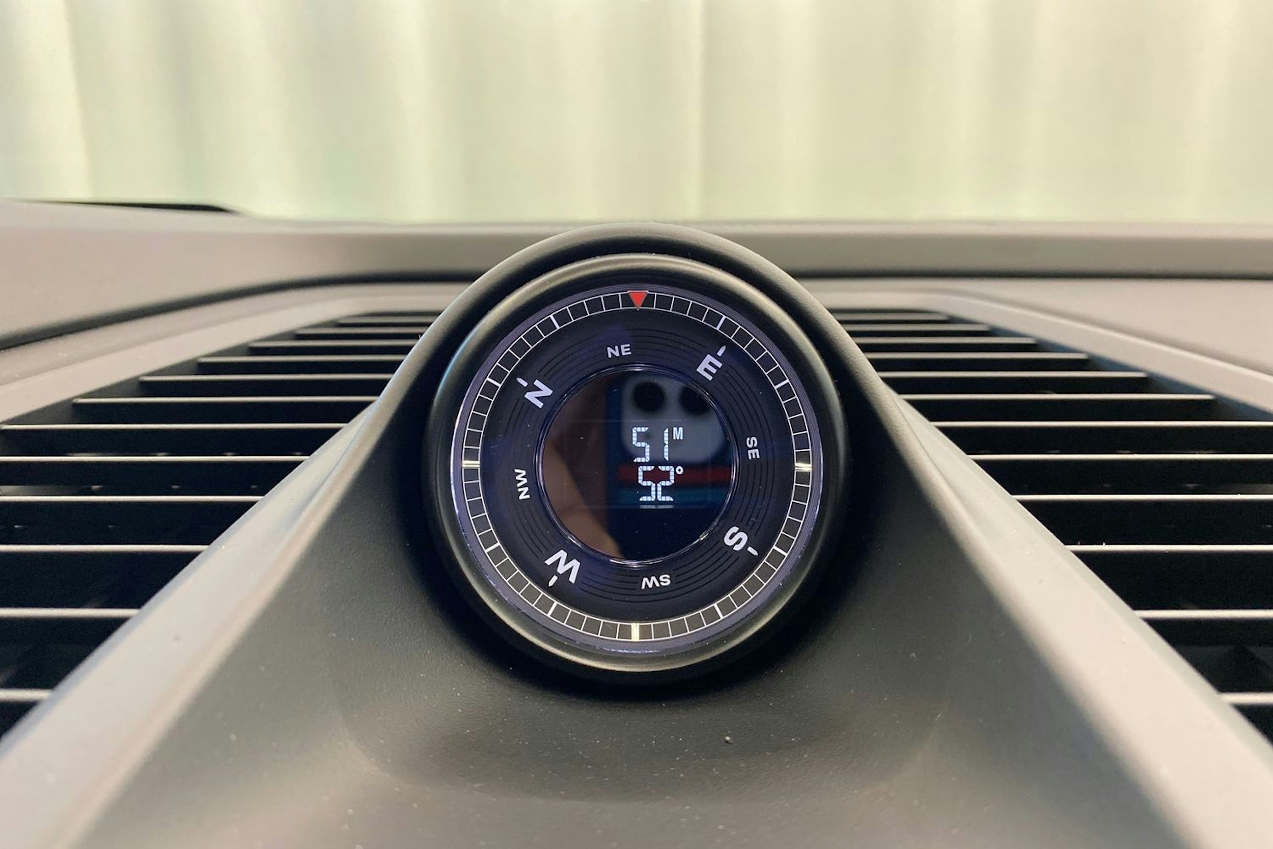 met. vihreä Porsche Macan 2025 kuva 19.