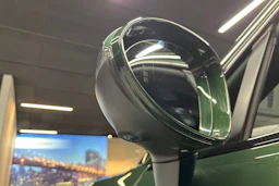 vihreä Porsche Macan 2025 kuva 10.