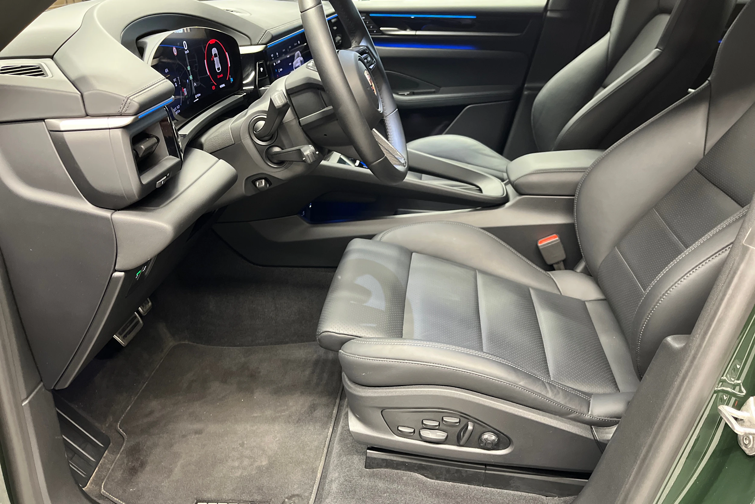 vihreä Porsche Macan 2025 kuva 11.