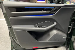 vihreä Porsche Macan 2025 kuva 15.