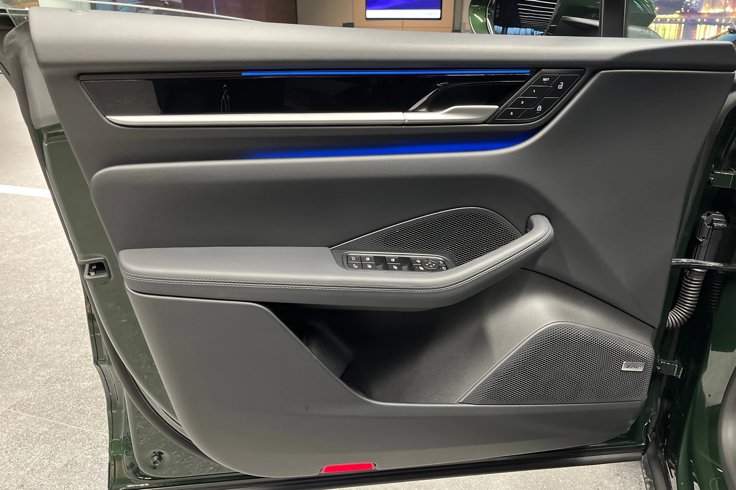 vihreä Porsche Macan 2025 kuva 15.