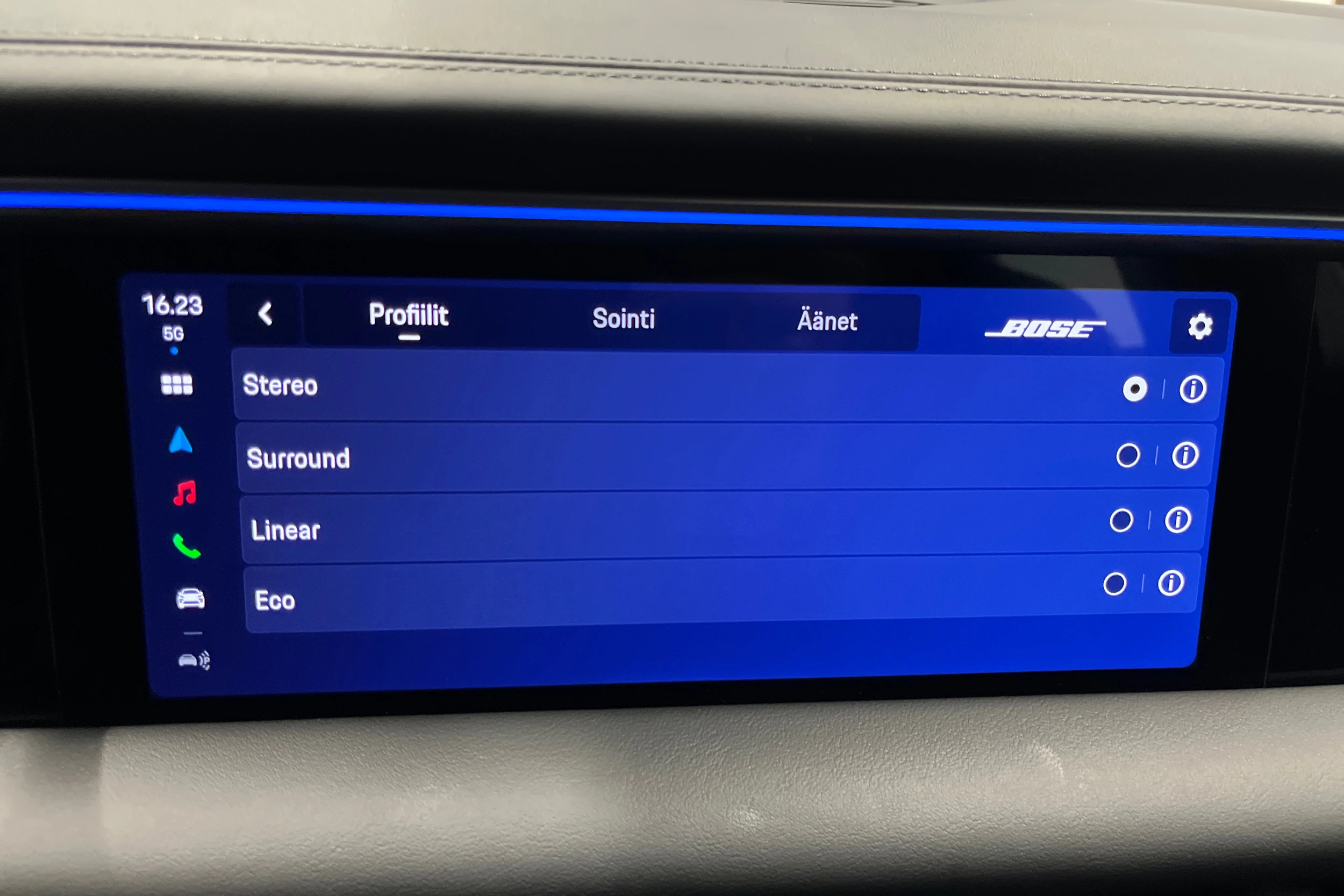vihreä Porsche Macan 2025 kuva 16.