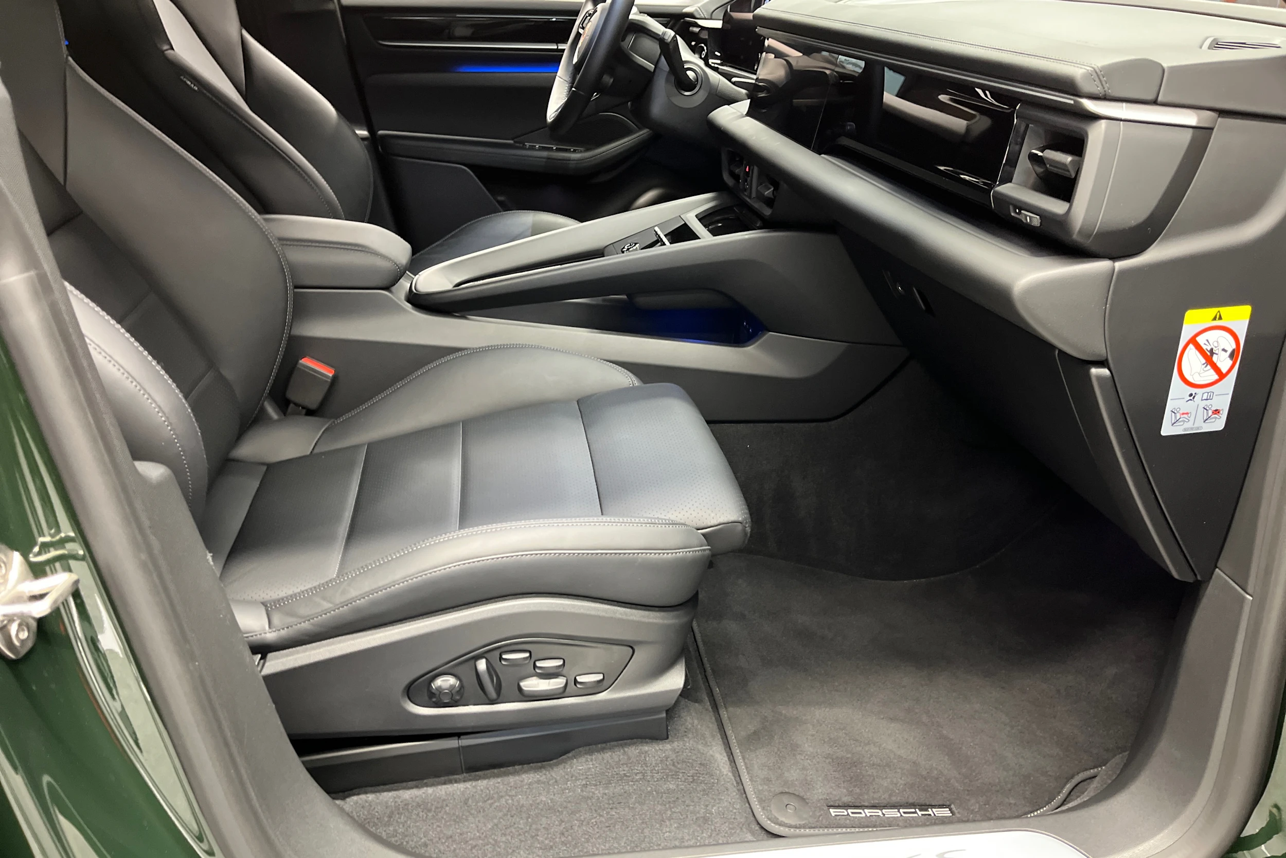 vihreä Porsche Macan 2025 kuva 21.