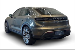 vihreä Porsche Macan 2025 kuva 2.