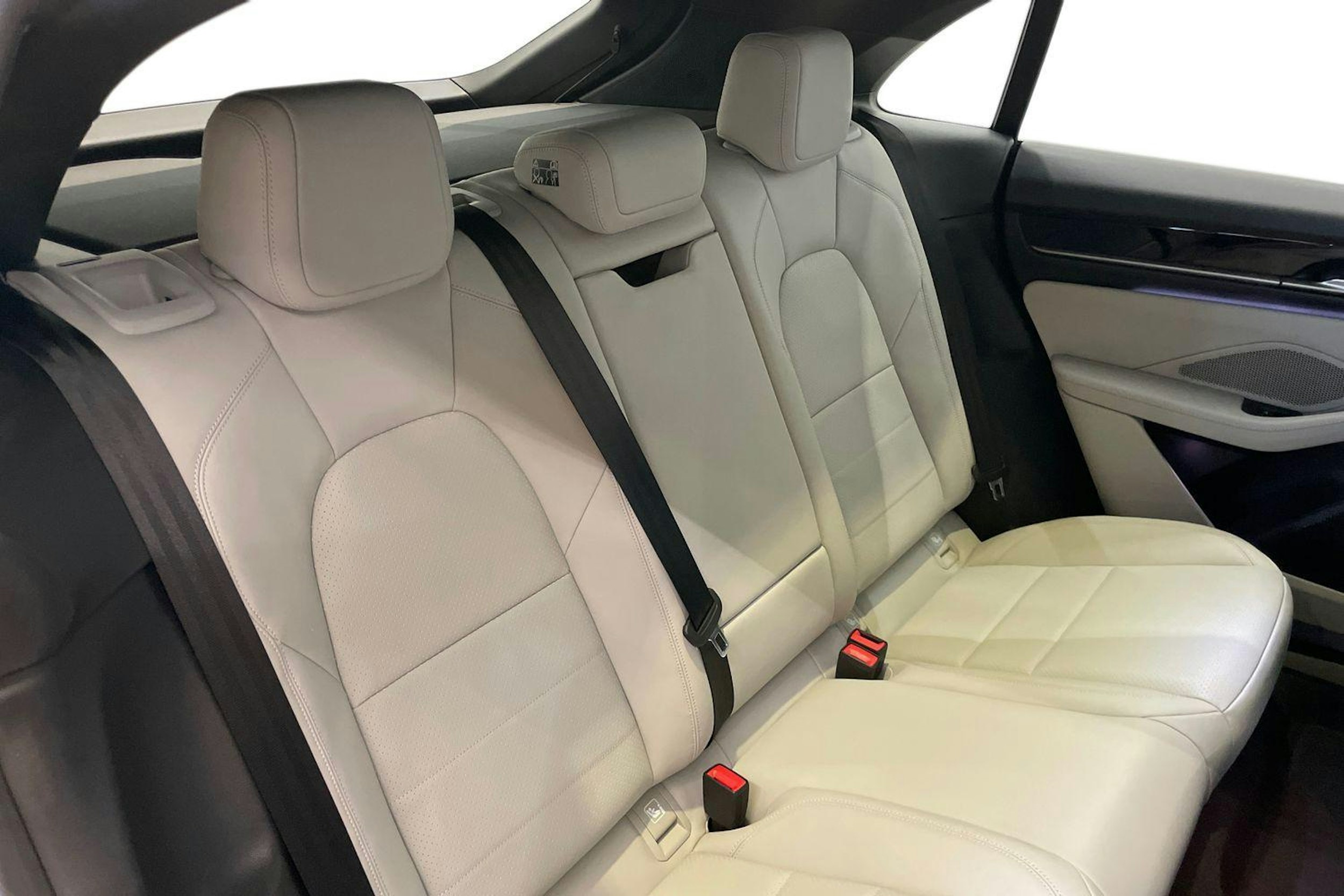 vihreä Porsche Macan 2025 kuva 8.