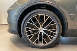 vihreä Porsche Macan 2025 kuva 11.