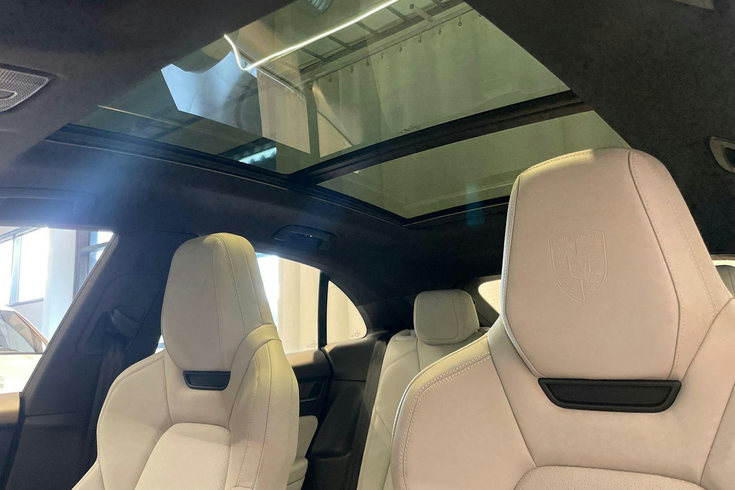 vihreä Porsche Macan 2025 kuva 12.