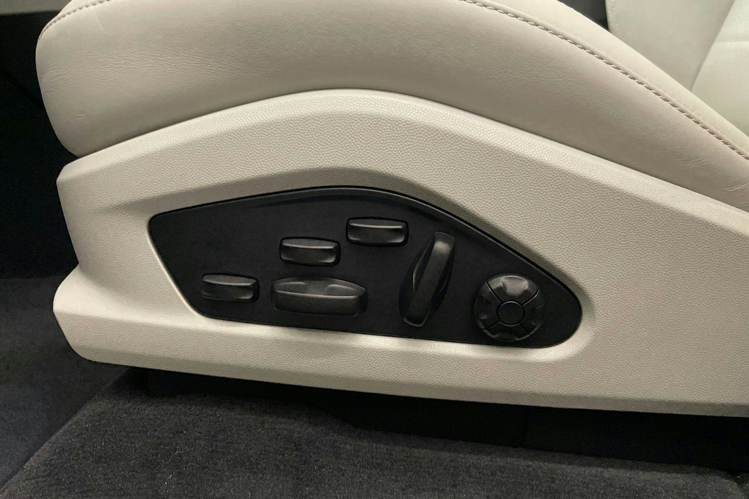 vihreä Porsche Macan 2025 kuva 13.
