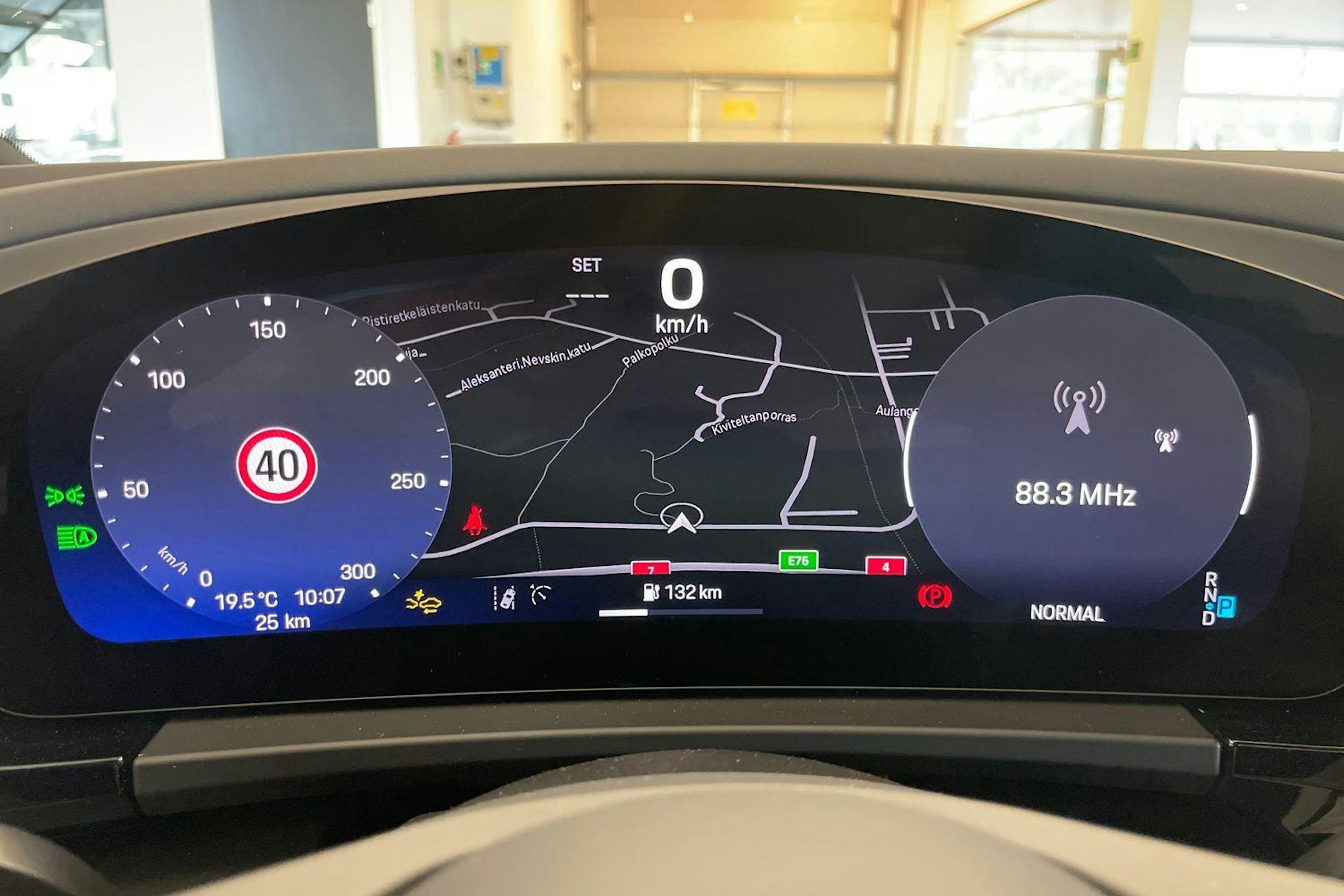 vihreä Porsche Macan 2025 kuva 16.