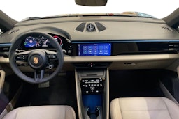 musta Porsche Macan 2025 kuva 7.