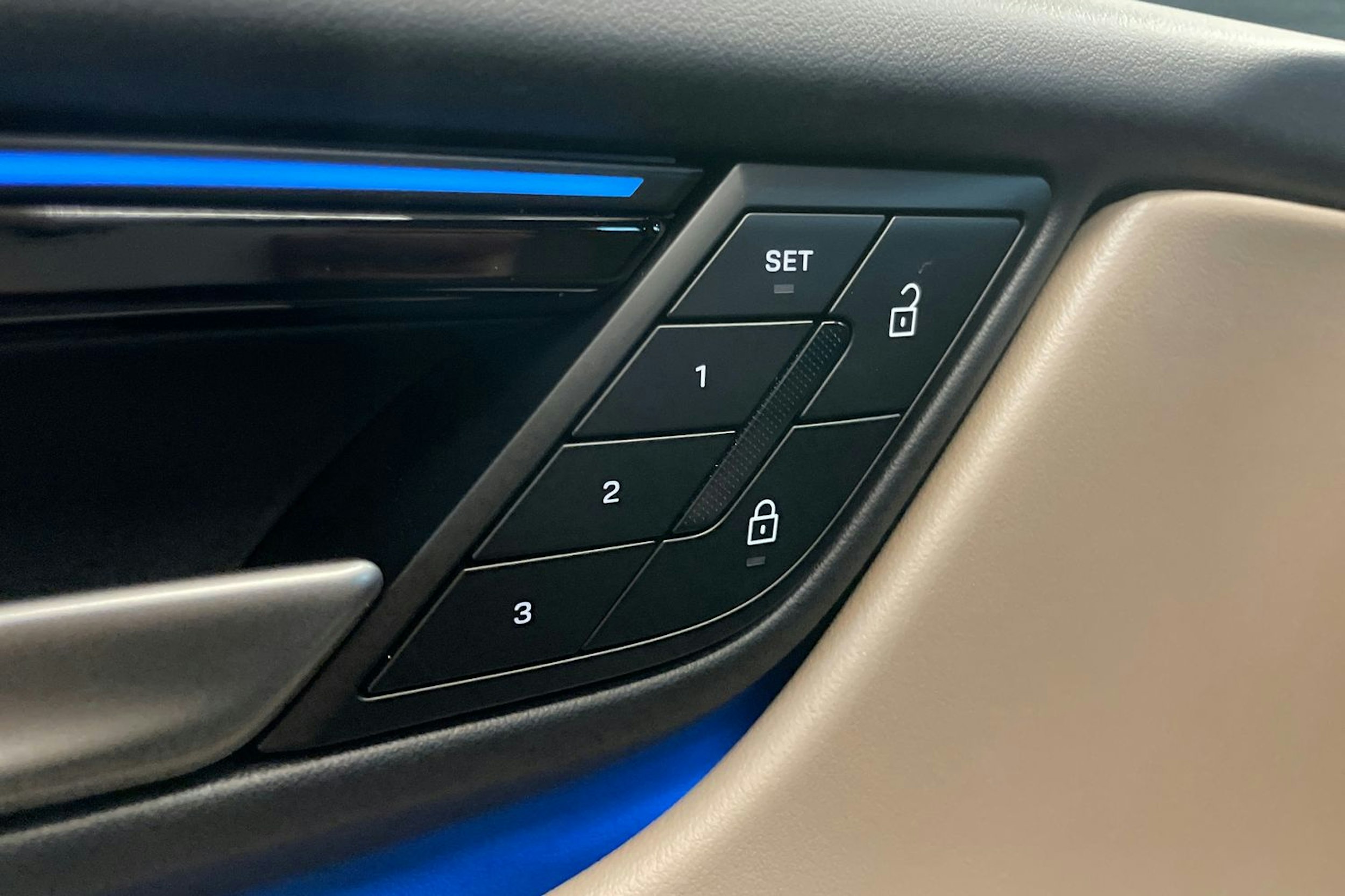 musta Porsche Macan 2025 kuva 12.