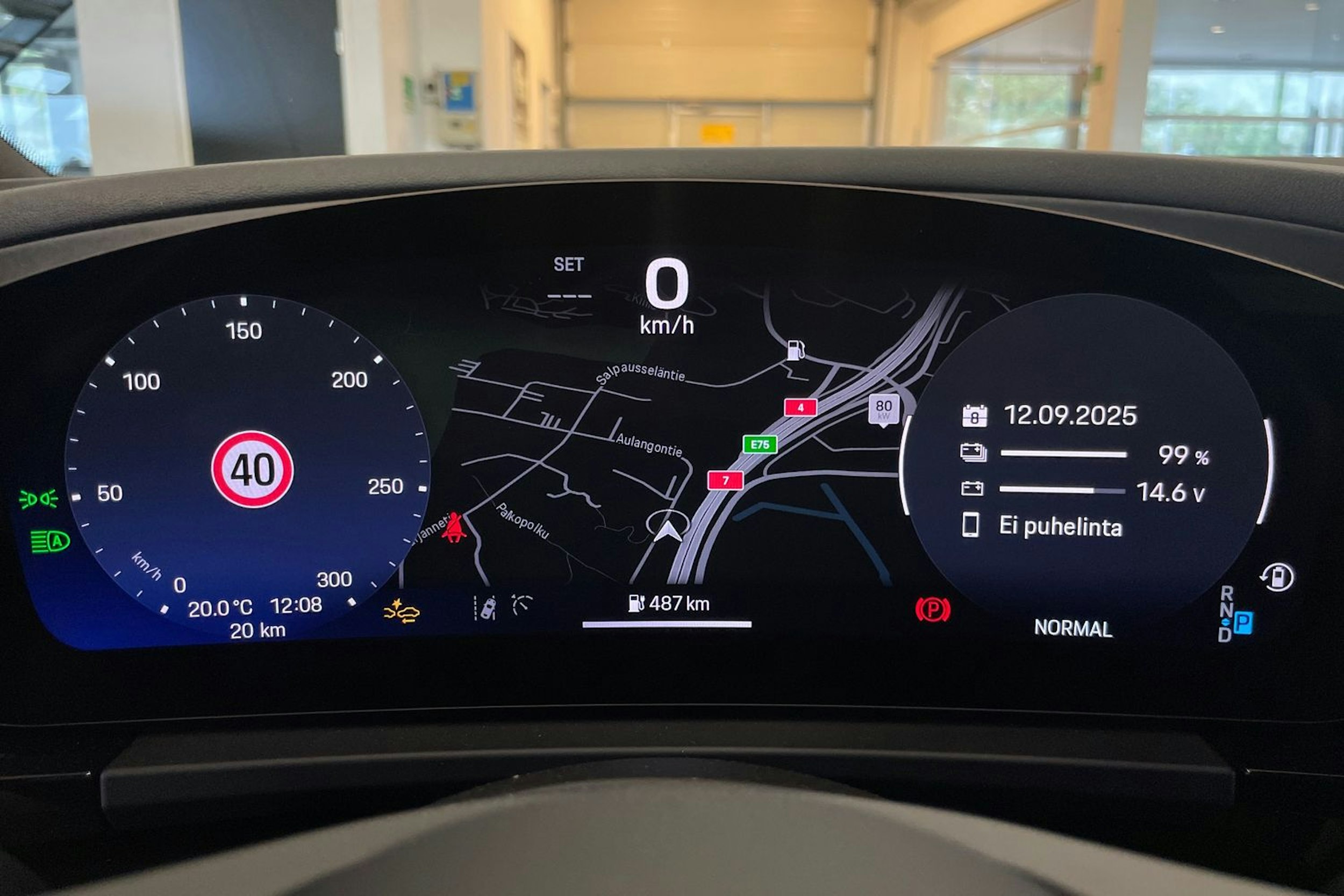 musta Porsche Macan 2025 kuva 13.