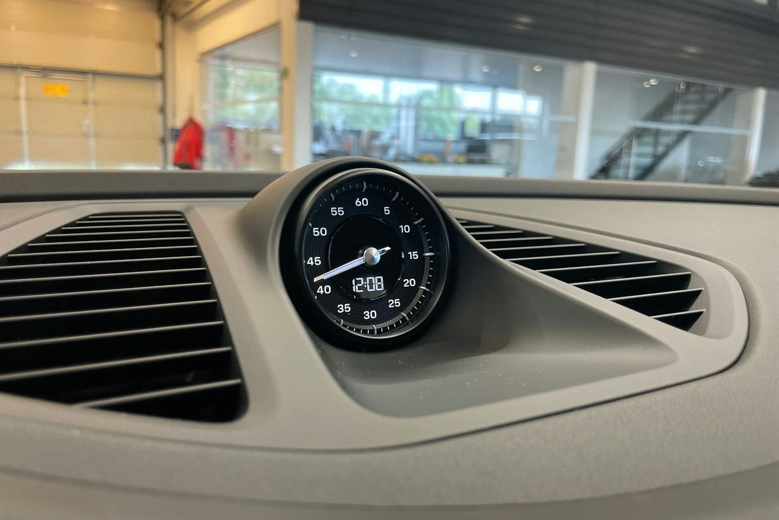 musta Porsche Macan 2025 kuva 17.