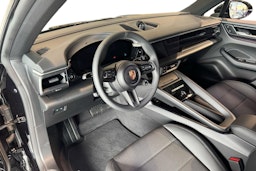 musta Porsche Macan 2025 kuva 6.