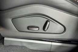 musta Porsche Macan 2025 kuva 12.