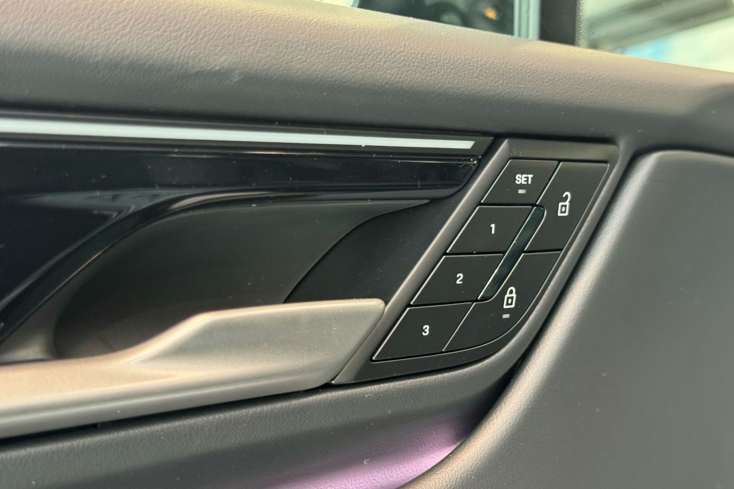 musta Porsche Macan 2025 kuva 13.