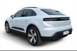 harmaa Porsche Macan 2025 kuva 2.