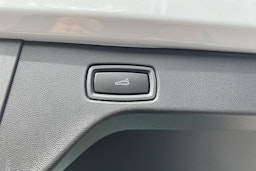 harmaa Porsche Macan 2025 kuva 12.