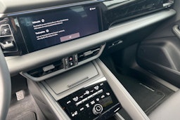 harmaa Porsche Macan 2025 kuva 15.