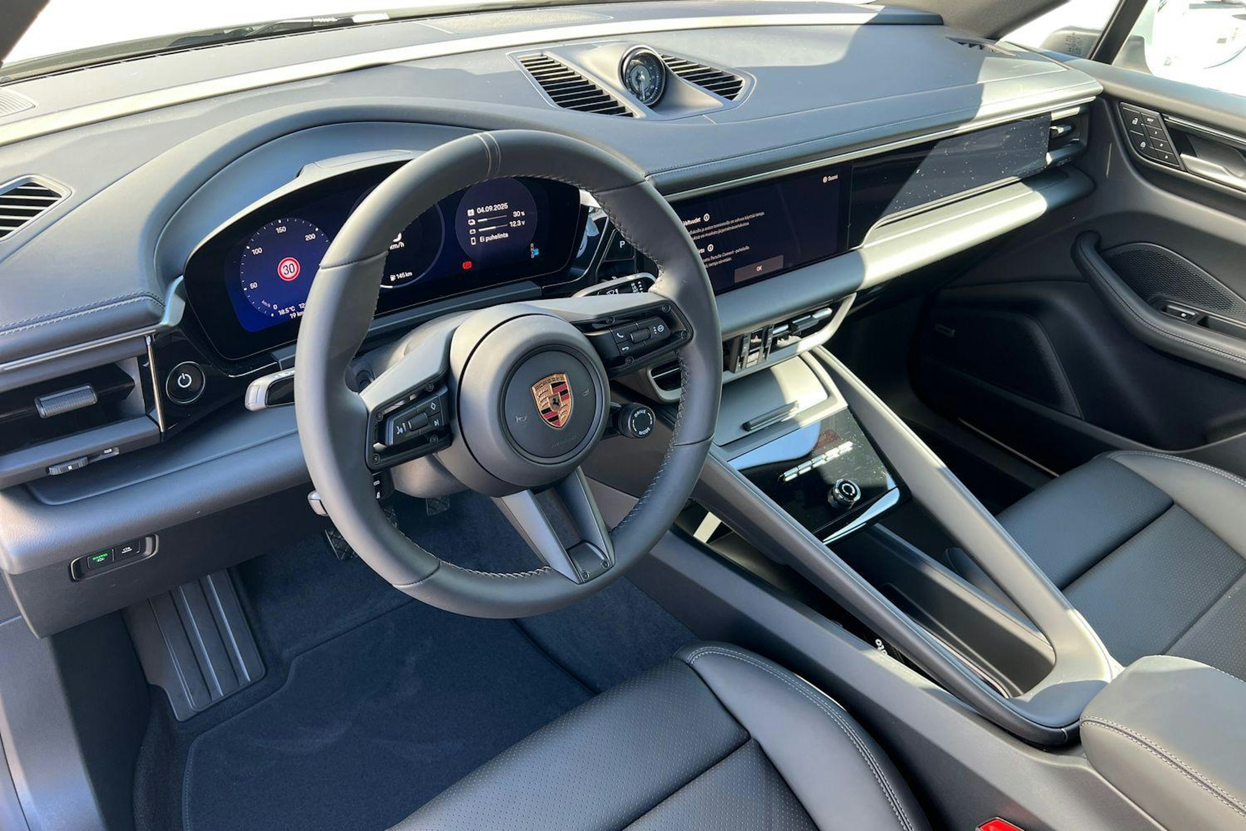 harmaa Porsche Macan 2025 kuva 6.