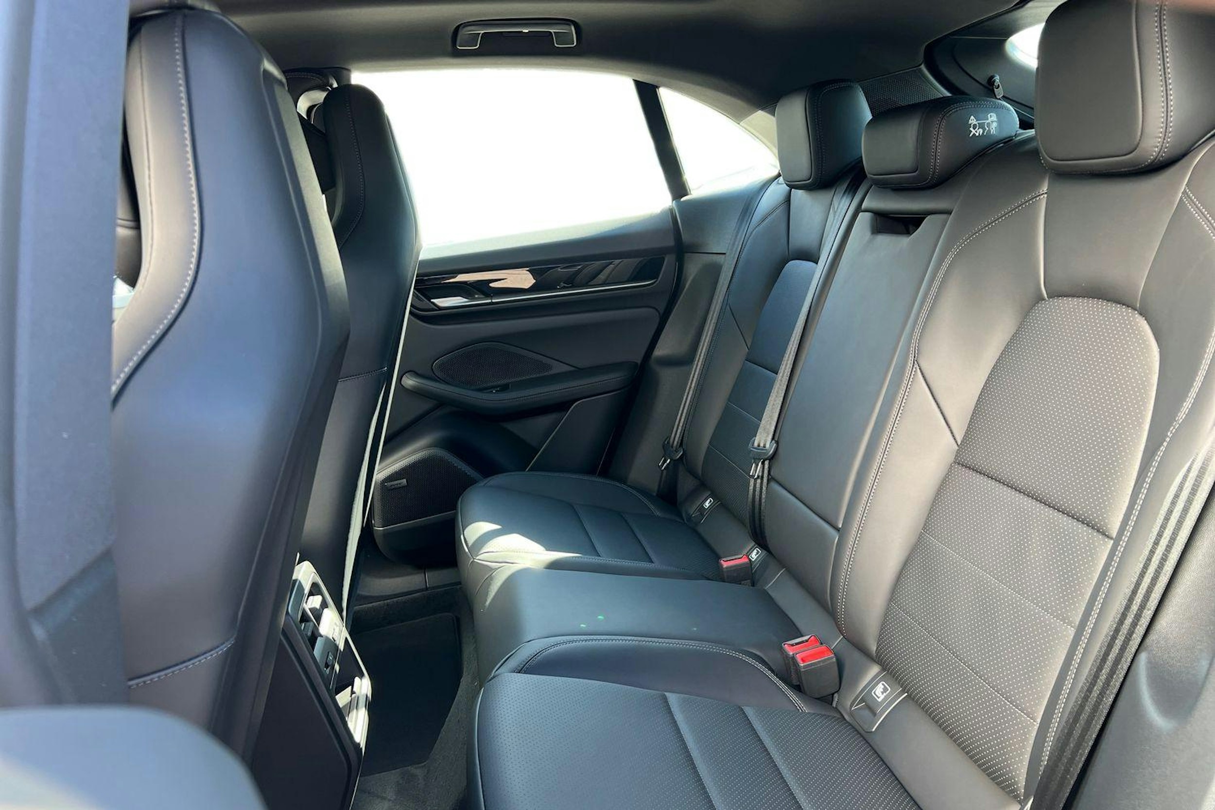 harmaa Porsche Macan 2025 kuva 8.