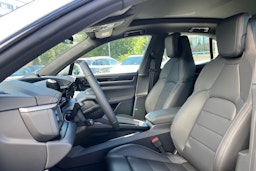 harmaa Porsche Macan 2025 kuva 11.