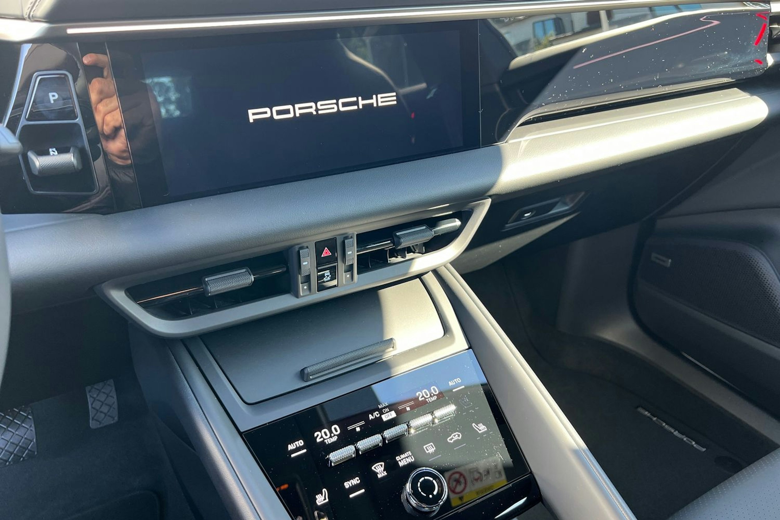 harmaa Porsche Macan 2025 kuva 12.