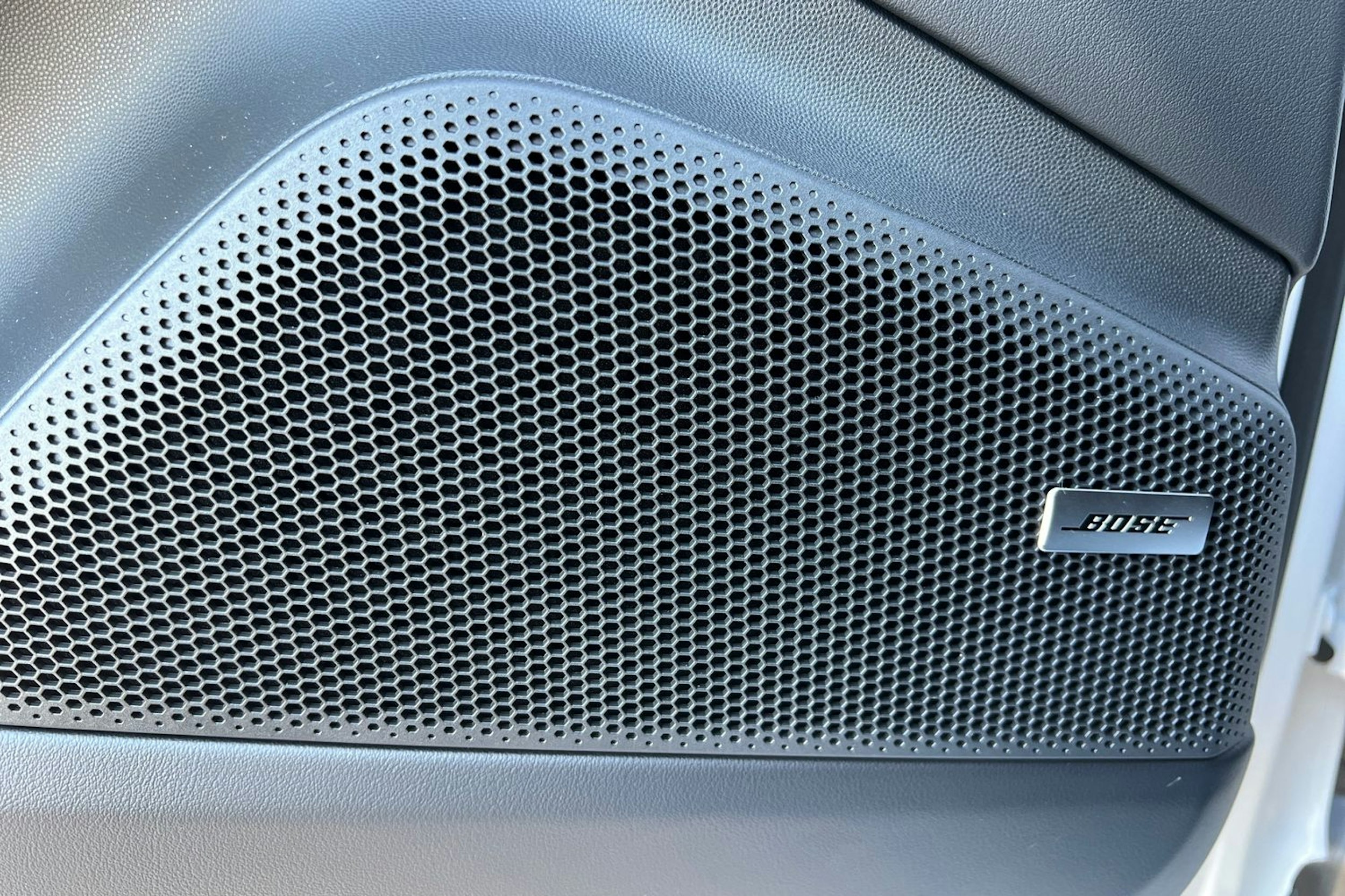 harmaa Porsche Macan 2025 kuva 14.