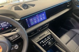 musta Porsche Macan 2025 kuva 16.