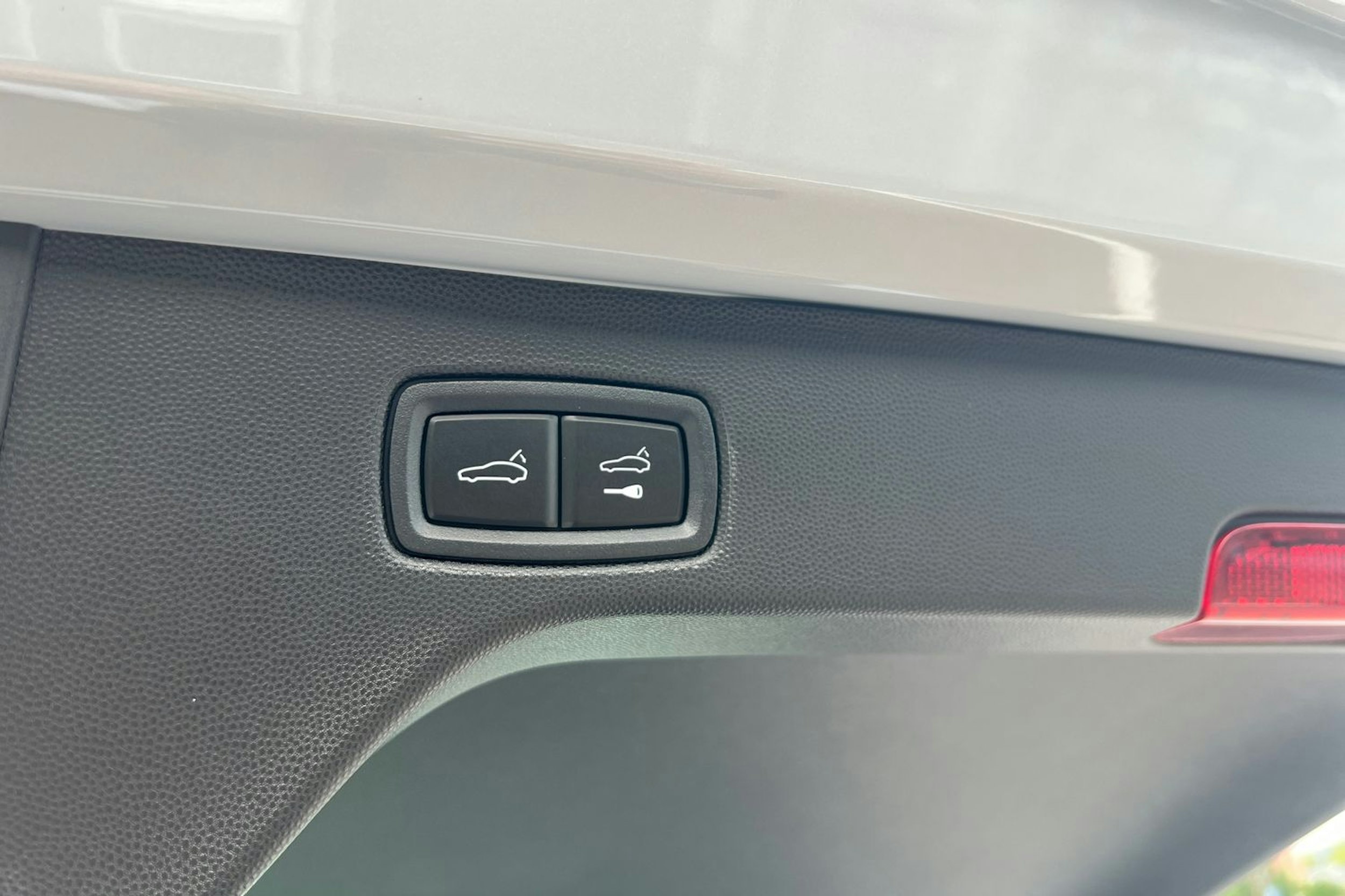 harmaa Porsche Macan 2025 kuva 11.
