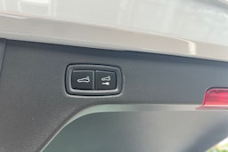 harmaa Porsche Macan 2025 kuva 11.