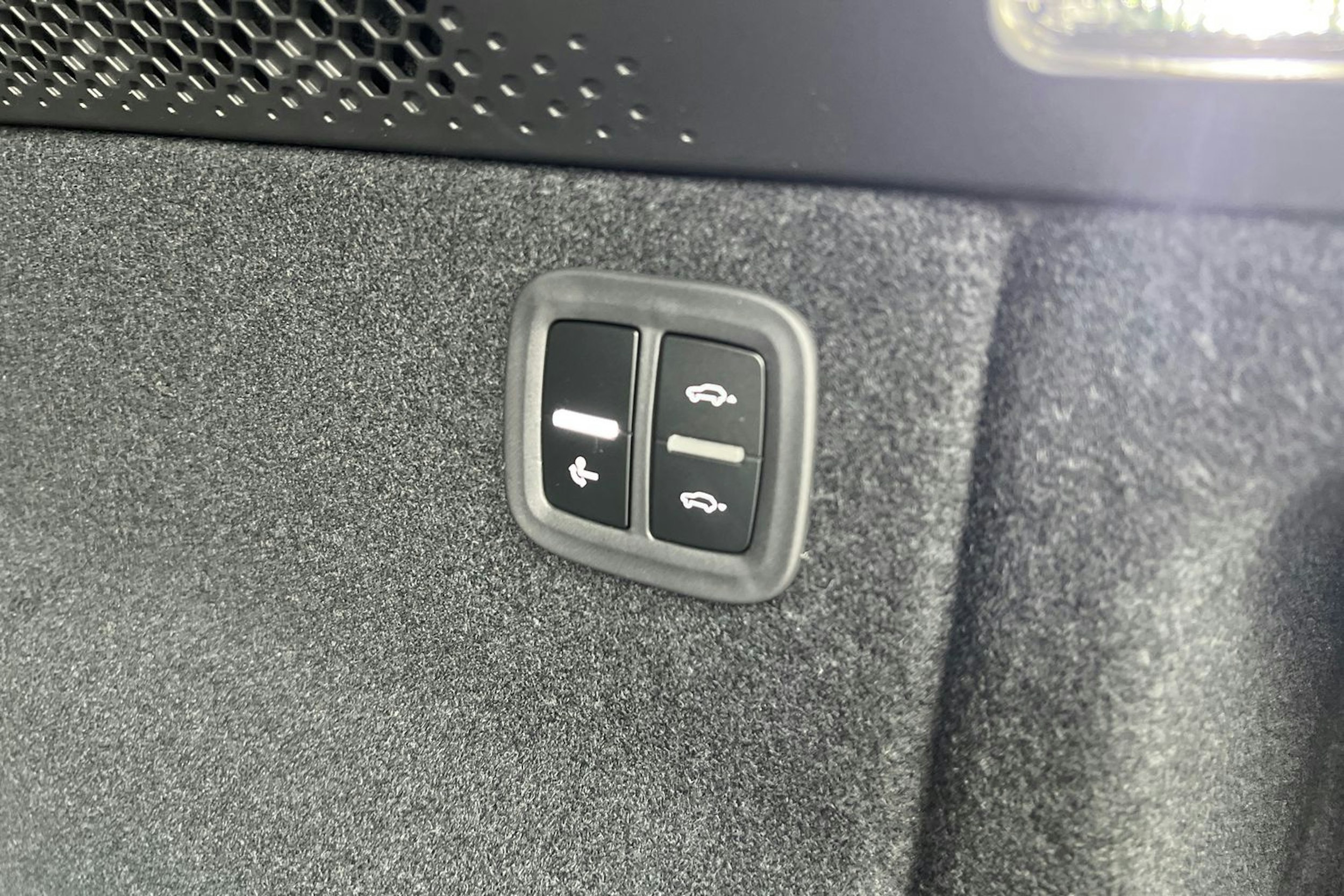 harmaa Porsche Macan 2025 kuva 12.