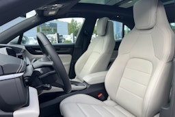 harmaa Porsche Macan 2025 kuva 13.