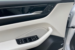 harmaa Porsche Macan 2025 kuva 14.