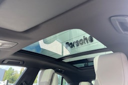 harmaa Porsche Macan 2025 kuva 15.