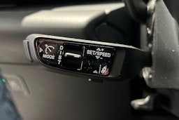 harmaa Porsche Macan 2025 kuva 13.