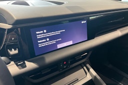 harmaa Porsche Macan 2025 kuva 14.