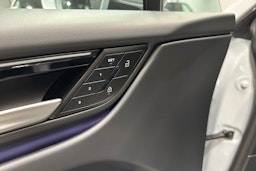 harmaa Porsche Macan 2025 kuva 11.