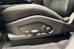 harmaa Porsche Macan 2025 kuva 12.