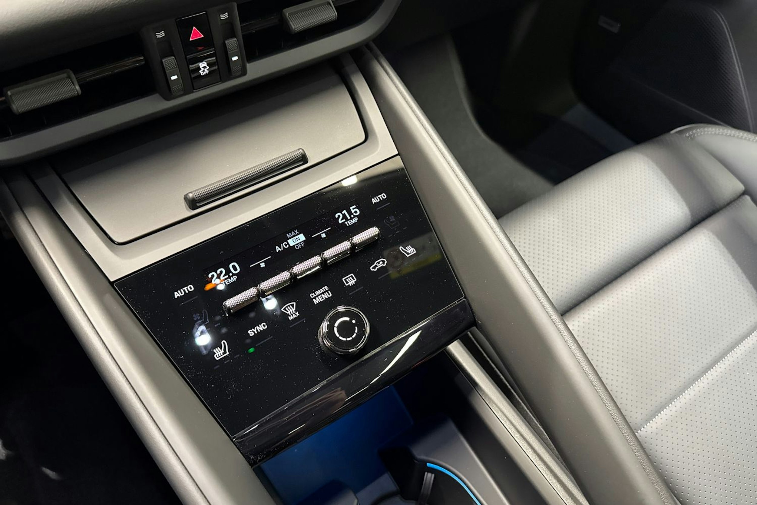 harmaa Porsche Macan 2025 kuva 13.