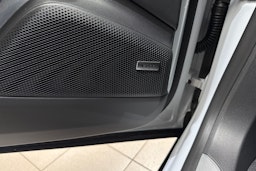 harmaa Porsche Macan 2025 kuva 18.