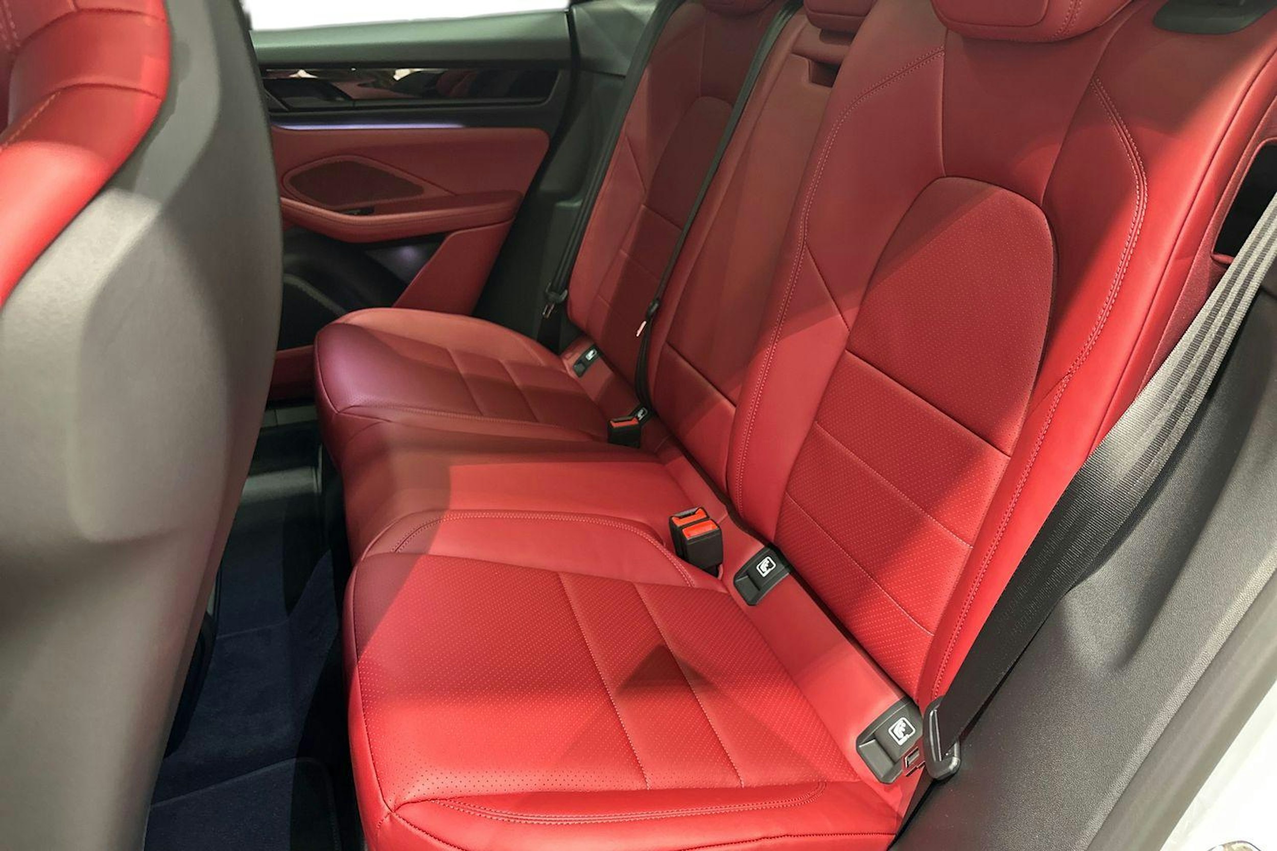 harmaa Porsche Macan 2025 kuva 8.
