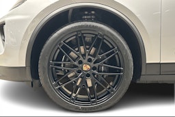 harmaa Porsche Macan 2025 kuva 9.