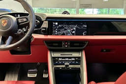 harmaa Porsche Macan 2025 kuva 13.